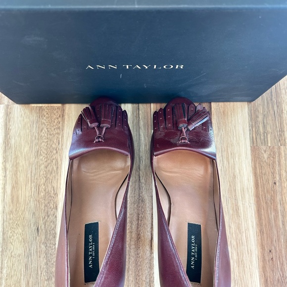 Ann Taylor burgundy tassel Oxford heels - Picture 3 of 6
